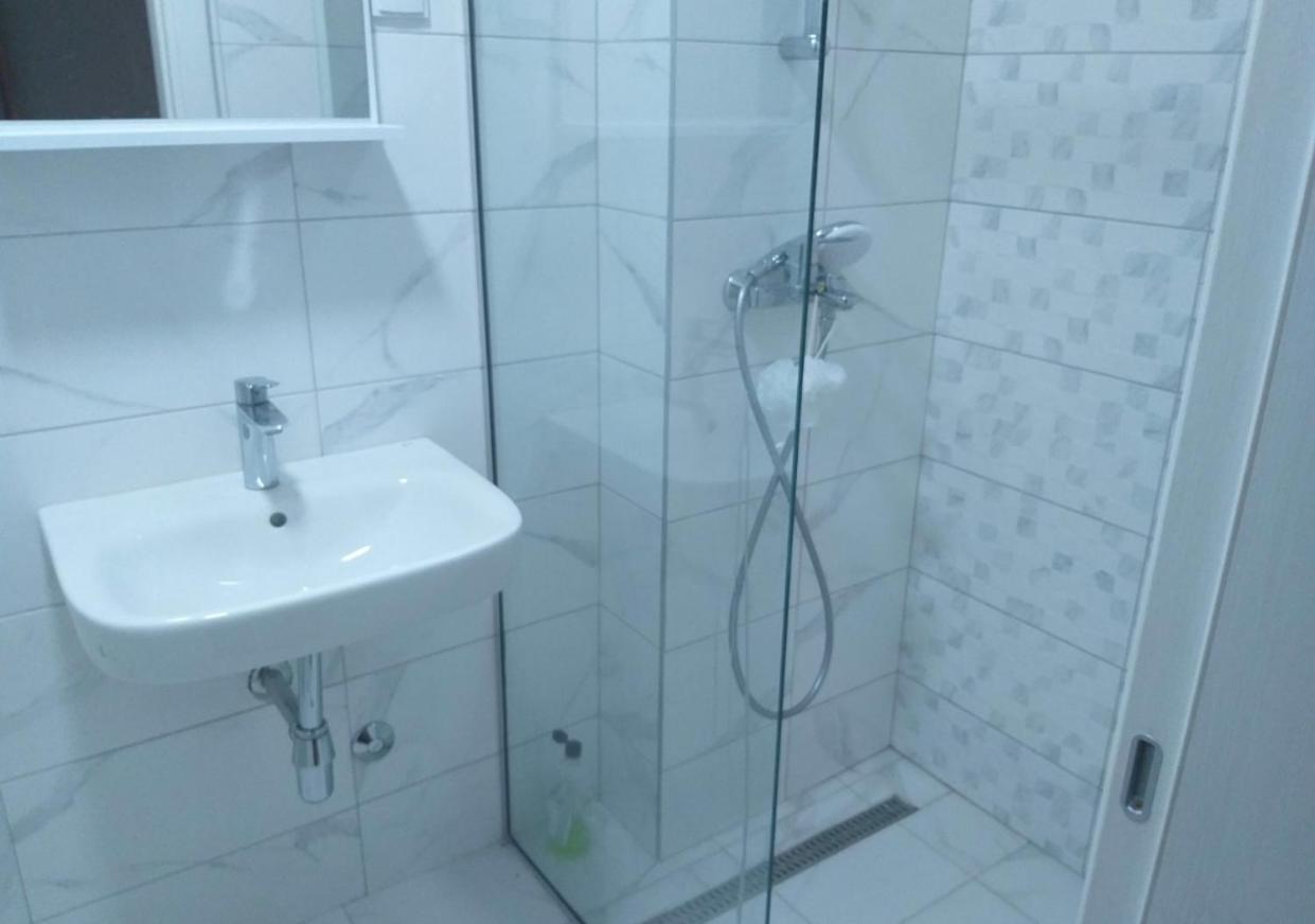 Hotel Ideall Подгорица Екстериор снимка
