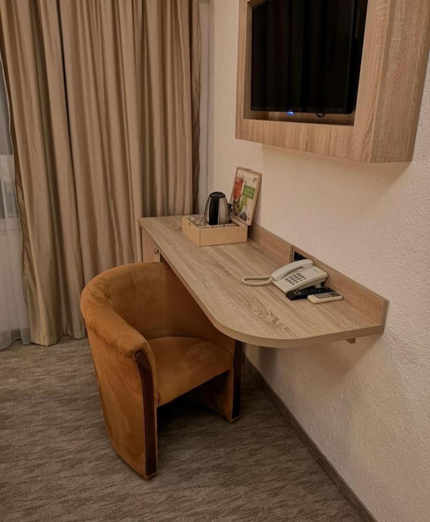 Hotel Ideall Подгорица Екстериор снимка
