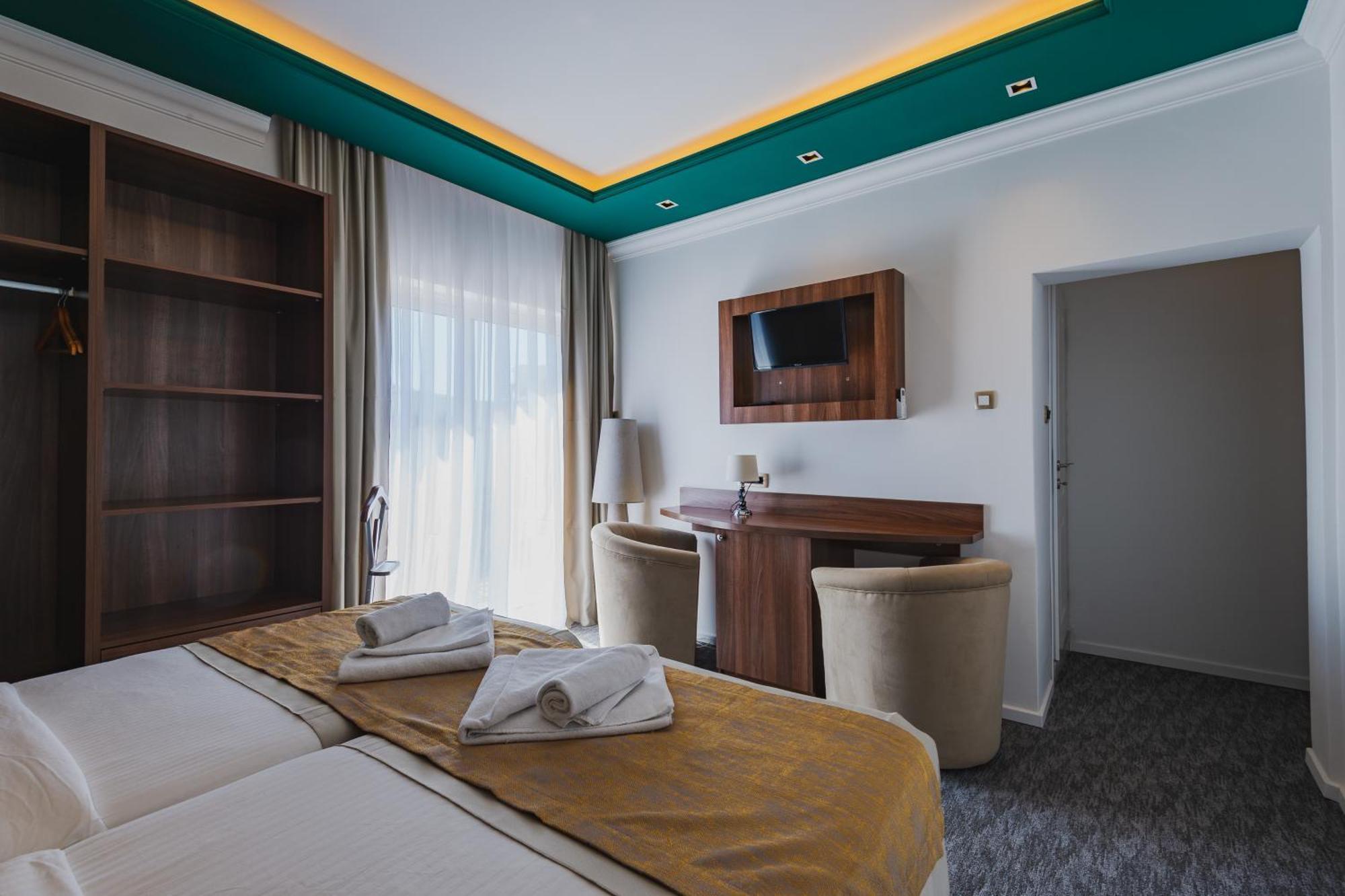 Hotel Ideall Подгорица Екстериор снимка
