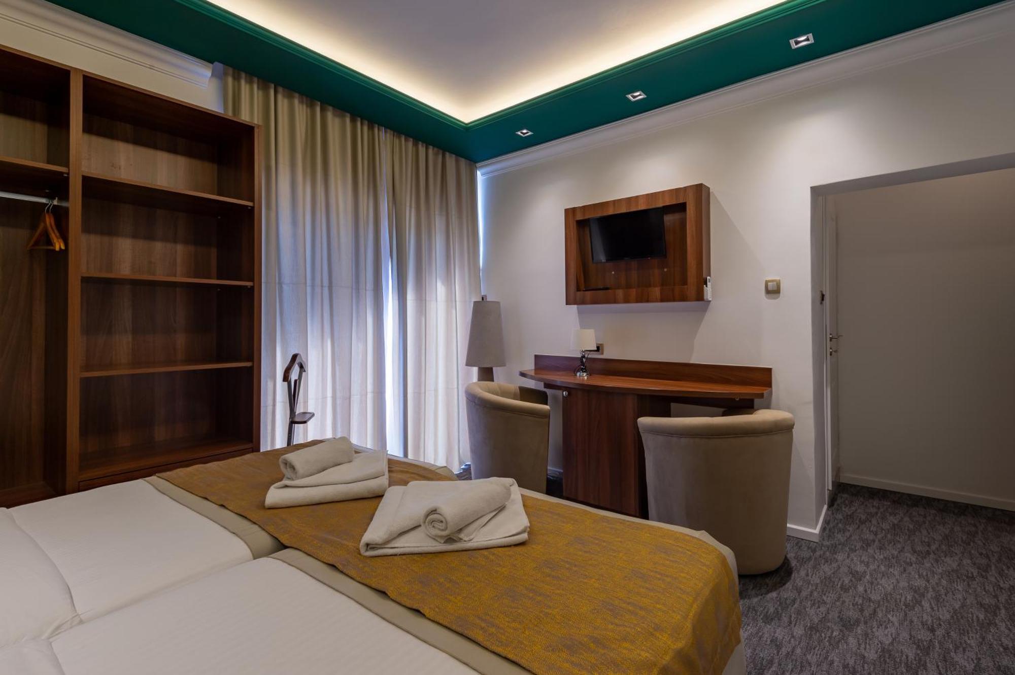 Hotel Ideall Подгорица Екстериор снимка