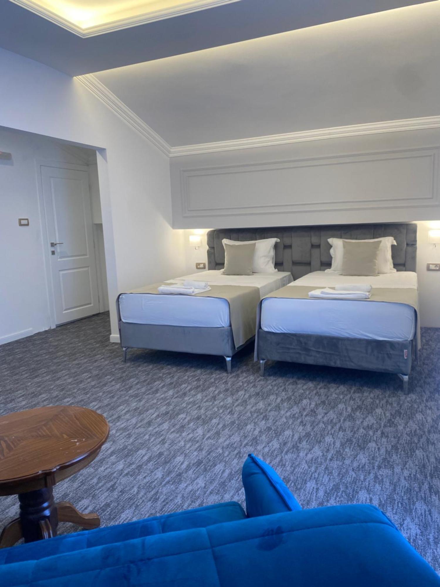 Hotel Ideall Подгорица Екстериор снимка