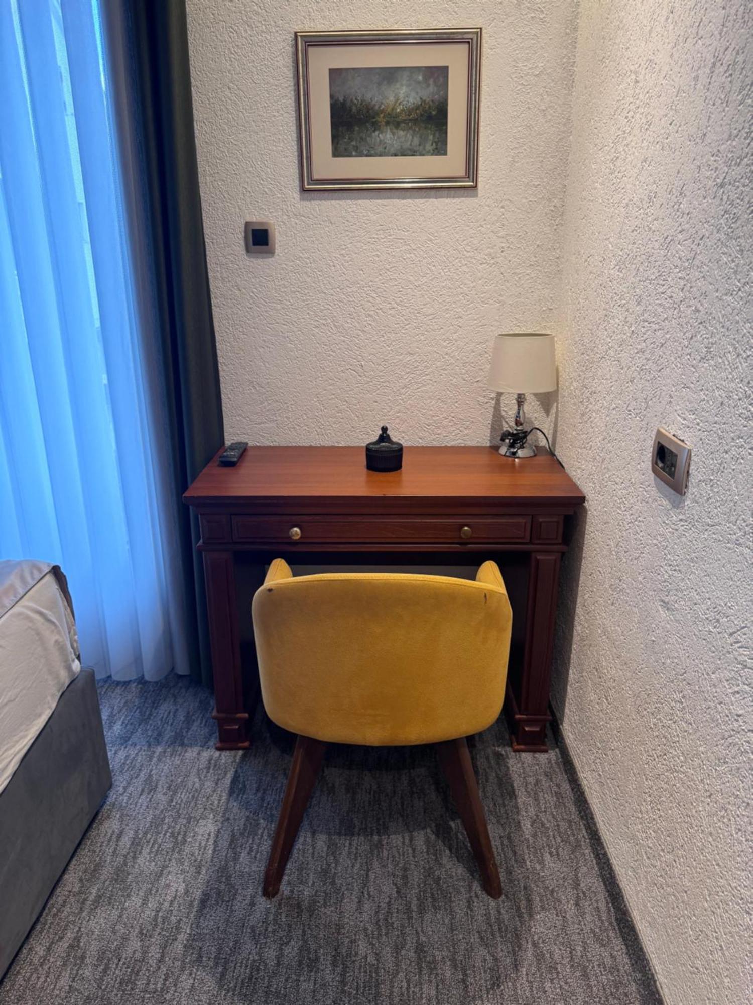 Hotel Ideall Подгорица Екстериор снимка