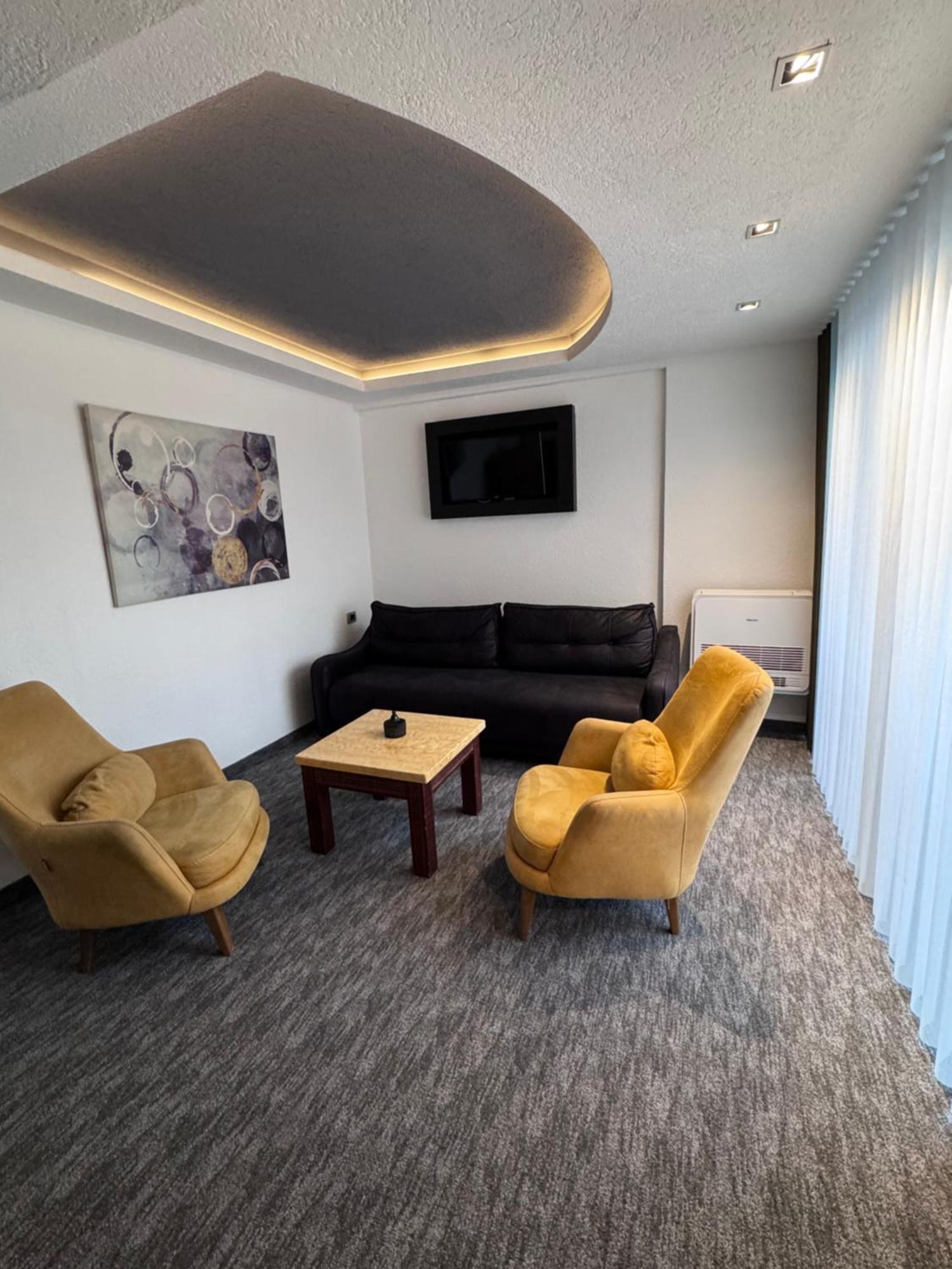 Hotel Ideall Подгорица Екстериор снимка