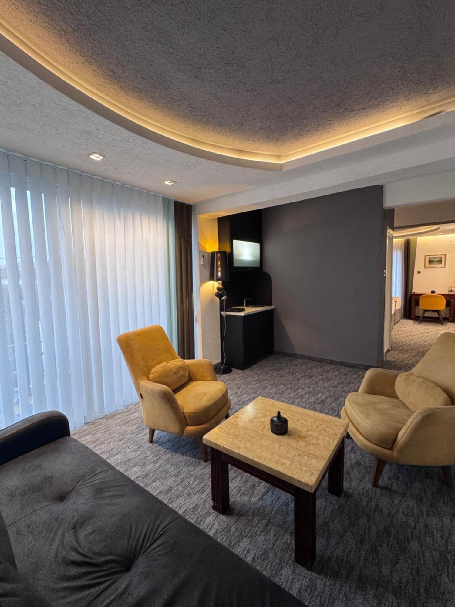 Hotel Ideall Подгорица Екстериор снимка