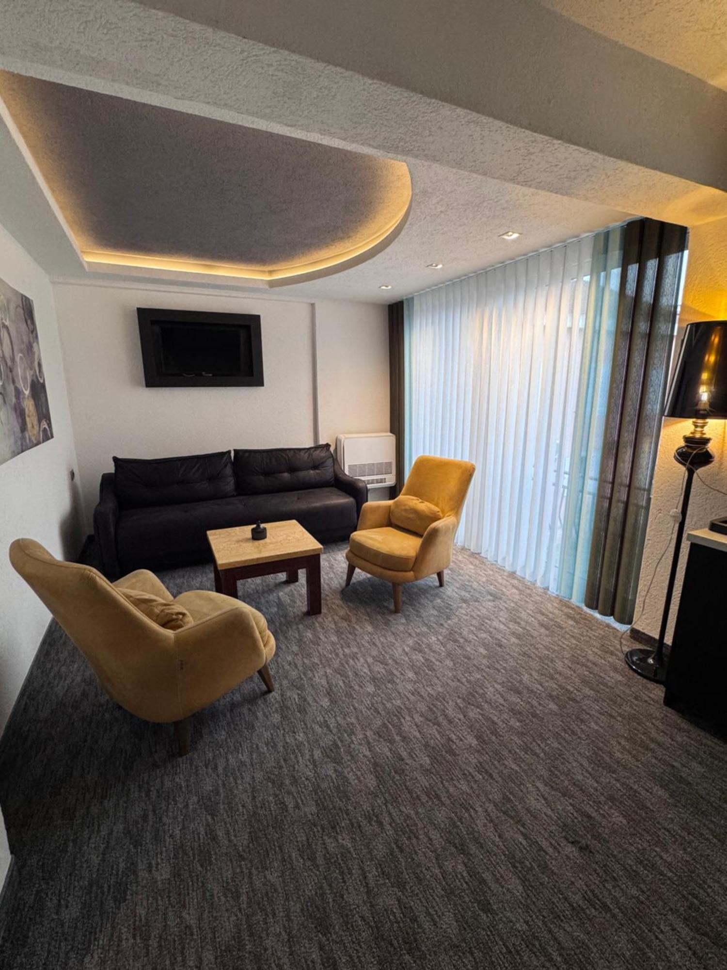 Hotel Ideall Подгорица Екстериор снимка
